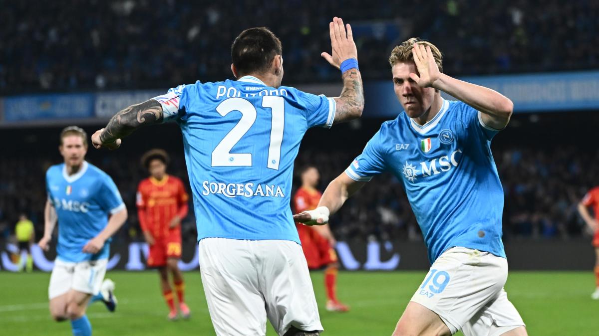 Cronache di Napoli guarda in alto: "Il Napoli rosicchia altri due punti all'Inter"