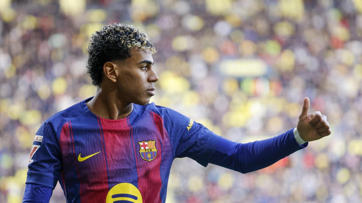 Lamine Yamal si rilassa a Dubai, giocando in spiaggia con dei ragazzini