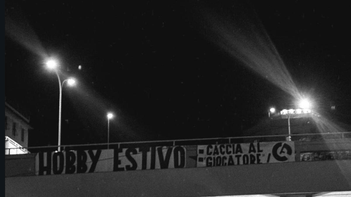 'Hobby estivo, caccia al giocatore', striscione ultras dopo retrocessione Spezia