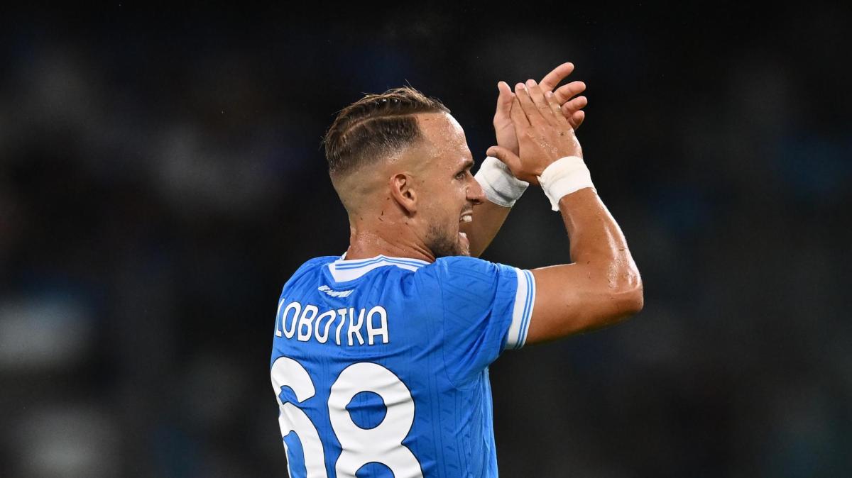 Napoli, la previsione sui tempi di recupero di Lobotka e Politano: lo slovacco torna a novembre