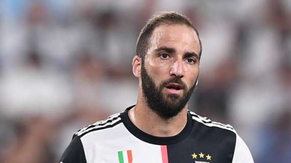 Juventus, sospiro di sollievo: niente frattura del setto nasale per Higuain