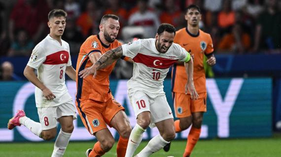 La Turchia gioca in casa e convince: 1-0 sull'Olanda a fine primo tempo. A segno Akaydin