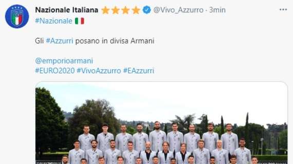 FOTO - Italia, i 26 calciatori convocati e lo staff posano in divisa Armani