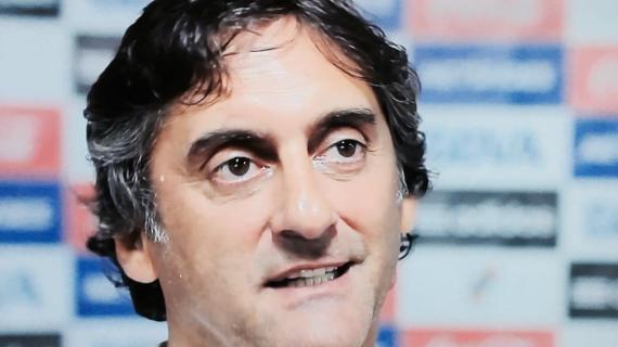 "È venuto a trovarci un Principe". Il Cagliari riceve la visita a sorpresa di Enzo Francescoli