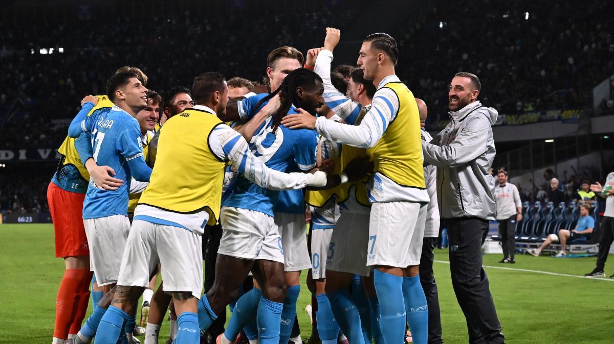 Al "Maradona" succede di tutto, La Repubblica: "Inter ko, Napoli riparte, lite Conte-Lautaro"