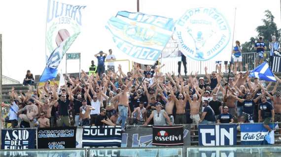 Pescara, striscioni dei tifosi in città: "Riempiamo l'Adriatico"