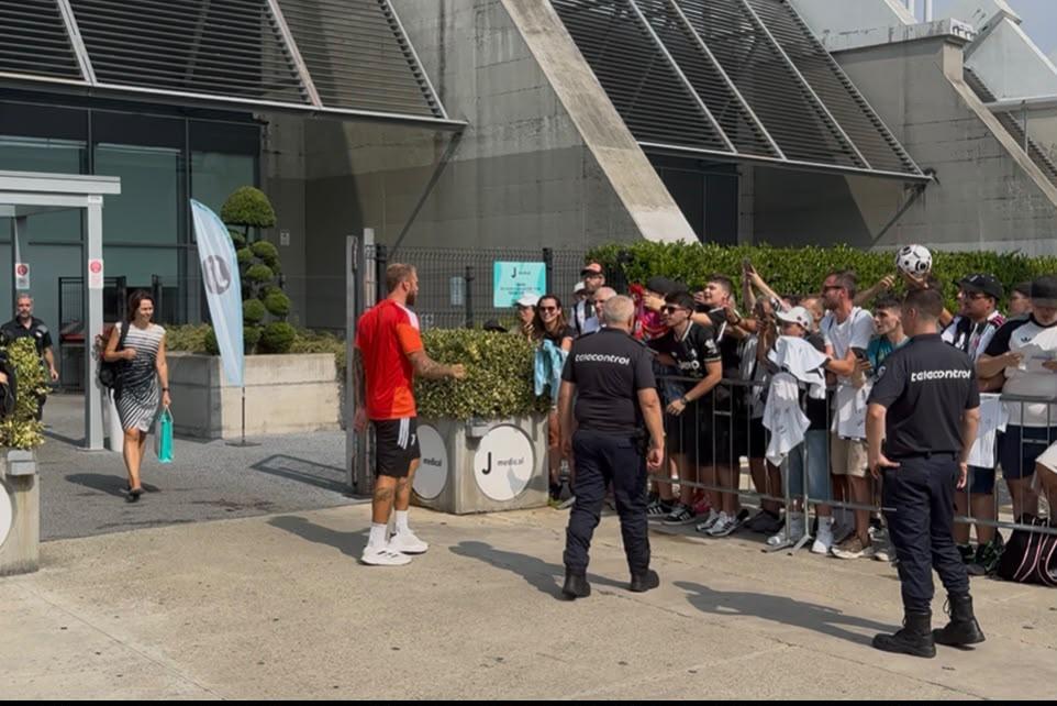 Juventus, altri arrivi alla Continassa: applausi per Arthur e Di Gregorio