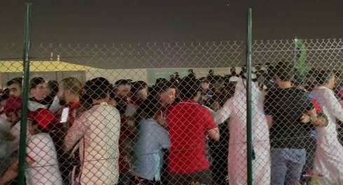Marocco-Spagna, paura fuori dallo stadio per scontri tra polizia e tifosi marocchini