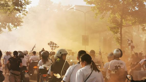 Spezia, squadra arrivata al Picco: bus scortato dalla scooterata dei tifosi