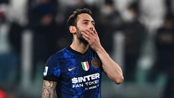 Inter, Calhanoglu: "Il ko nel derby è stato doloroso ma ora guardiamo avanti"