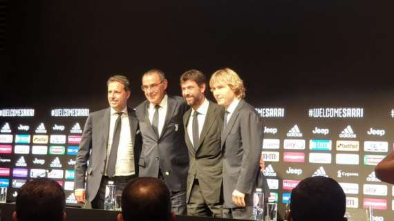 Sarri alla Juve: tour della sala trofei all'Allianz Stadium con Agnelli