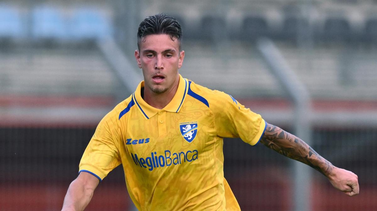 Fiorentina shock, Raimondo fa un gol da urlo e porta il Frosinone sullo 0-3 al 68'