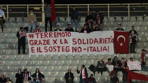 Striscione tifosi Sivasspor al Franchi: "Grazie Italia per la solidarietà dopo il terremoto"