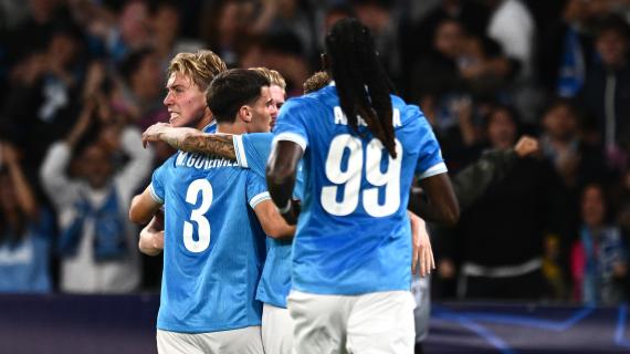 Due assist De Bruyne, due gol Hojlund e la mano di Milinkovic: il Napoli batte 2-1 lo Sporting