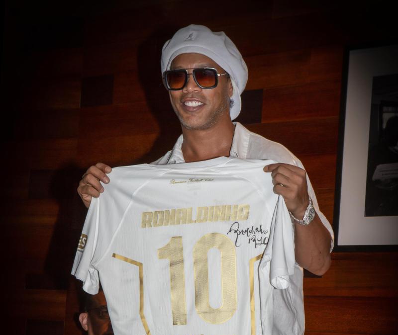 Ravenna, maxi festa in riva al mare per la presentazione della squadra. E di Ronaldinho