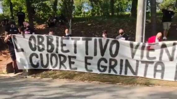 Milan, la carica dei tifosi in vista della Lazio: "L’obiettivo viene prima di qualsiasi distrazione"
