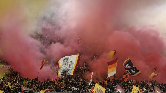 Roma, lo striscione della Sud: "Fischiare a gara in corso significa fare il male della nostra maglia"