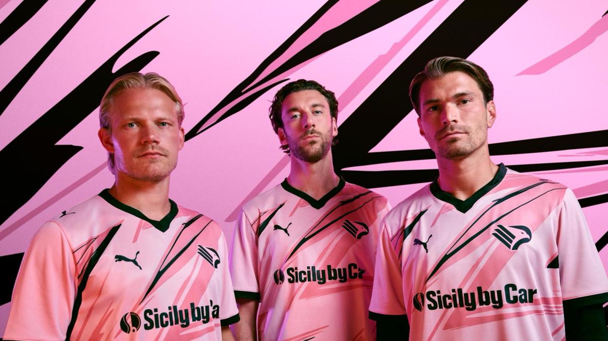 Palermo, presentata la nuova maglia per il 2026/27: graffi e saette sulla parte frontale