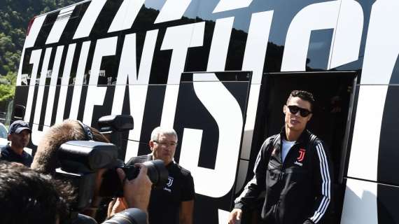 TMW - La Juventus arriva a Firenze: le immagini del pullman bianconero