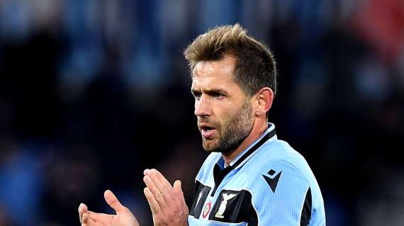 Un anno dopo, Senad Lulic torna in campo. La Lazio su Twitter: "Bentornato capitano"