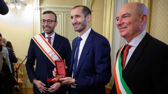 Gonfalone d'argento a Giorgio Chiellini: "Fiero di essere toscano"