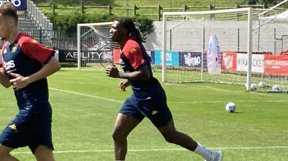 Genoa, Norton-Cuffy ha raggiunto il ritiro di Moena: l'esterno è già in campo