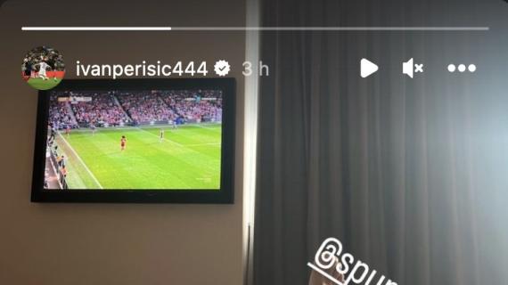 FOTO - Perisic non dimentica l'Inter: anche a letto ingessato il croato tifa per i nerazzurri