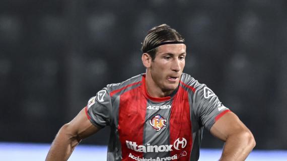 Milan clamorosamente sotto: Pavlovic si perde Baschirotto, Cremonese avanti 1-0 a San Siro