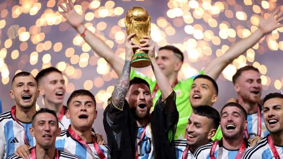 Mondiali, la Bisht a Messi fa discutere, il Qatar: "Ci celebra"