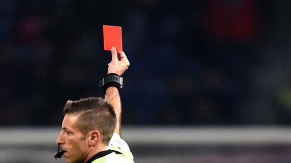 Strizza il capezzolo all'arbitro, viene squalificato per due anni. Succede in Seconda Categoria