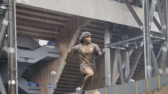  Inaugurata la statua dedicata a Maradona, le immagini dal 'suo' stadio a Napoli