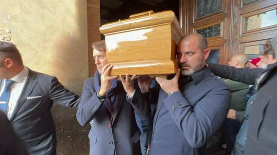 Il mondo del calcio dice addio a Mihajlovic: da Mancini a Stankovic, quanti campioni al funerale