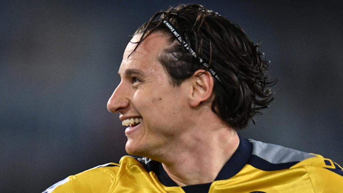 Thauvin in gol, il Lens sogna ancora: 5-1 all'Angers e sorpasso al PSG (che ha 2 gare in meno)