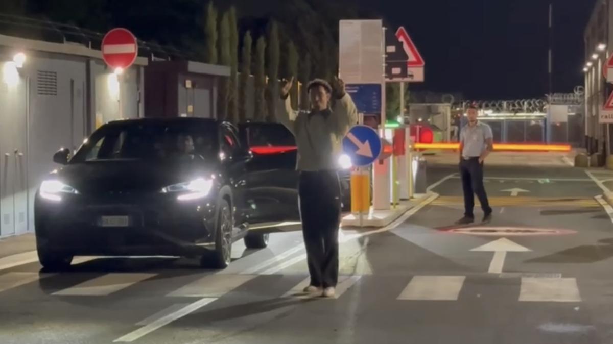 Inter, ecco Curtis Jones: il centrocampista è atterrato a Milano. Domani visite e firma