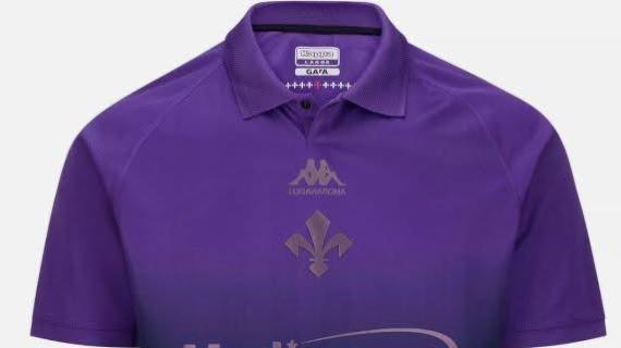 Fiorentina, presentata oggi la quarta maglia 2024/25. La foto della divisa