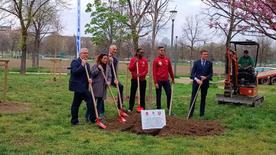 Il Torino celebra la partnership con Suzuki: piantati 11 alberi di fronte allo stadio