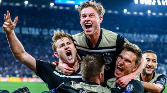 Sport celebra i ragazzi dell'Ajax: "Impatto De Jong e De Ligt"