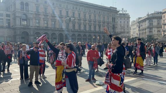 Inter-Atletico Madrid: sfida a suon di cori tra tifosi nerazzurri e spagnoli in piazza Duomo