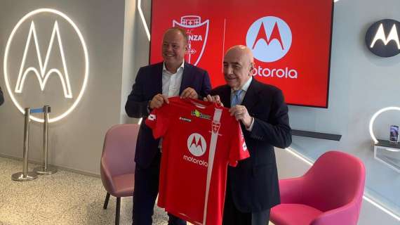 FOTO - Monza, presentate prima e seconda maglia: Motorola sarà il nuovo main sponsor