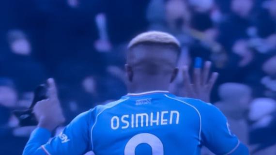 FOTO - Osimhen mima il 5-1 dell'anno scorso alla Juventus: e l'immagine diventa virale