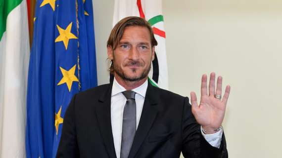 Roma, la nota su Totti: "Offerto posto da dt, ancora in attesa di risposta"