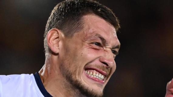 Cagliari, ansia per l'infortunio di Belotti: distorsione al ginocchio sinistro
