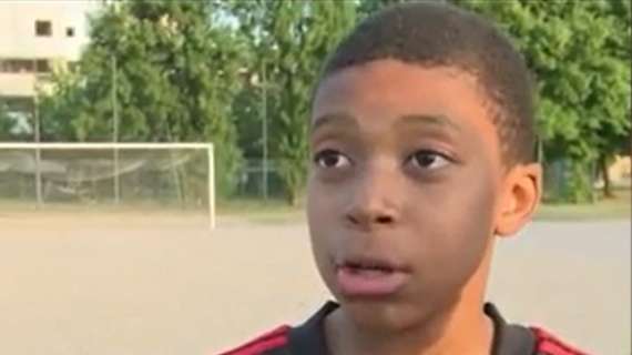 Mbappé passione Milan. Non è una novità: la foto di lui bambino in maglia rossonera