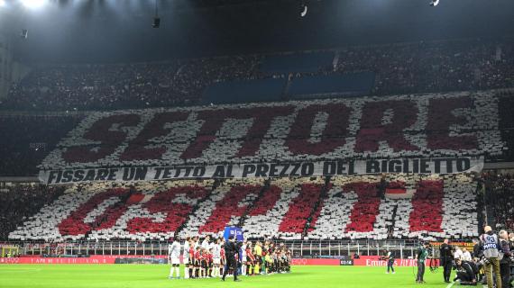 FOTO - Milan-Juve, la curva rossonera protesta contro il caro biglietti: "Un tetto al settore ospiti"