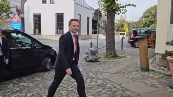 VIDEO - Pranzo istituzione a Dortmund: l'arrivo dell'ad del Milan Giorgio Furlani