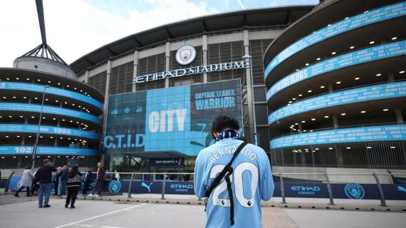 Cori anti Bobby Charlton, il Manchester City si scusa con lo United