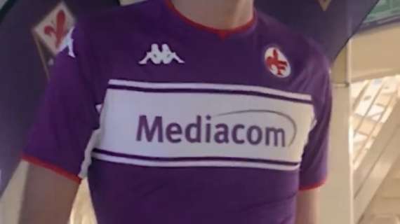 Fiorentina, presentata sui social la nuova maglia: evidente richiamo alla divisa anni '80
