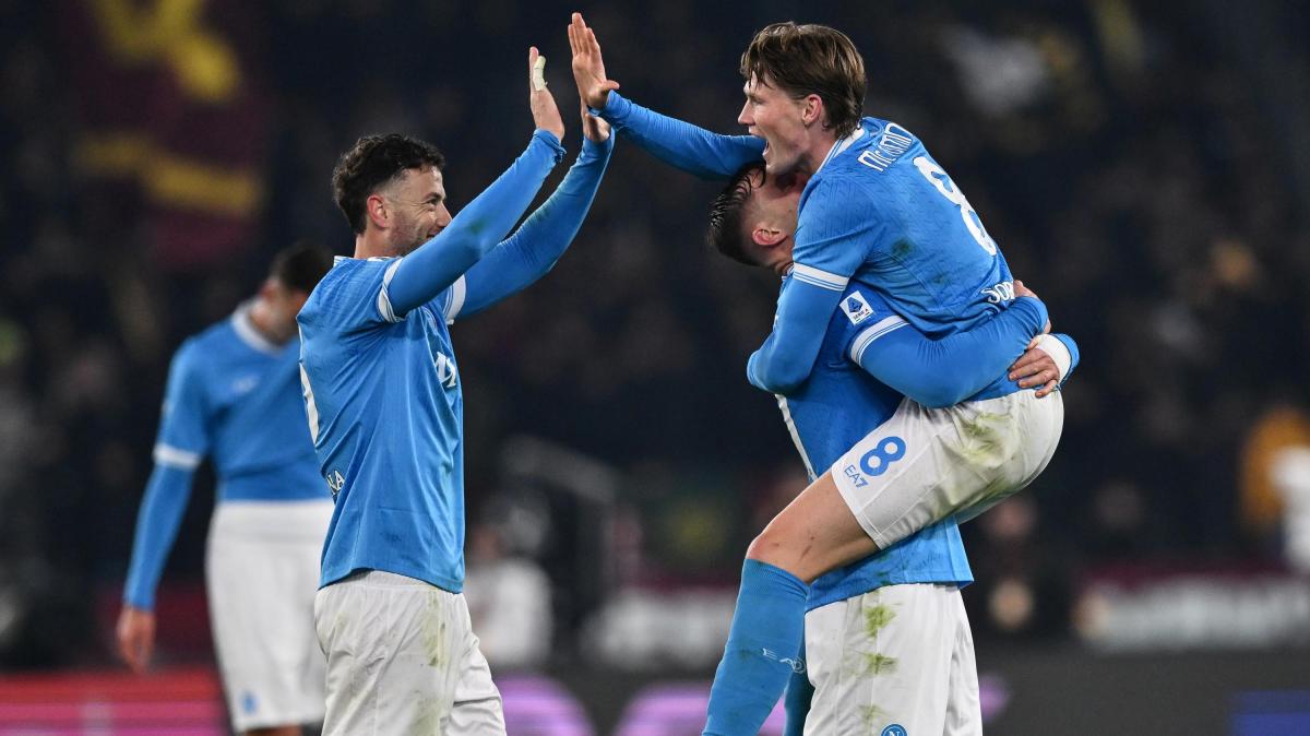 Gran bagarre Scudetto, La Repubblica: "Il Napoli torna in testa, l'Inter si rilancia a Pisa"