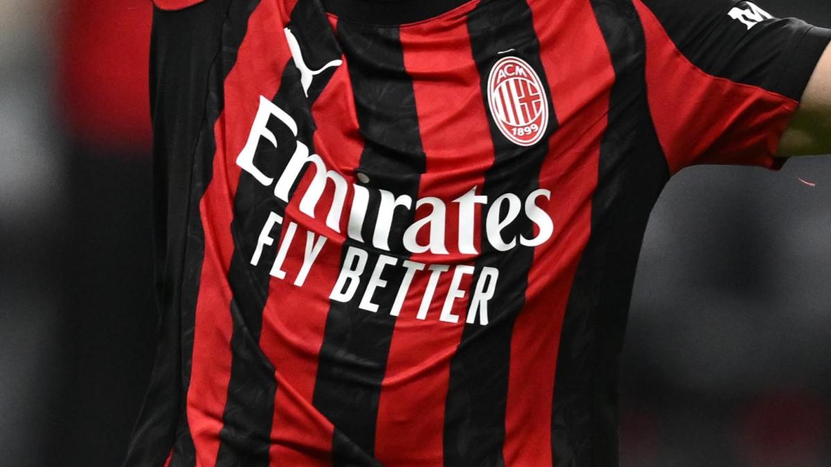 Milan ancora con Fly Emirates: la maglia varrà 45 milioni, staccate Inter e Juventus