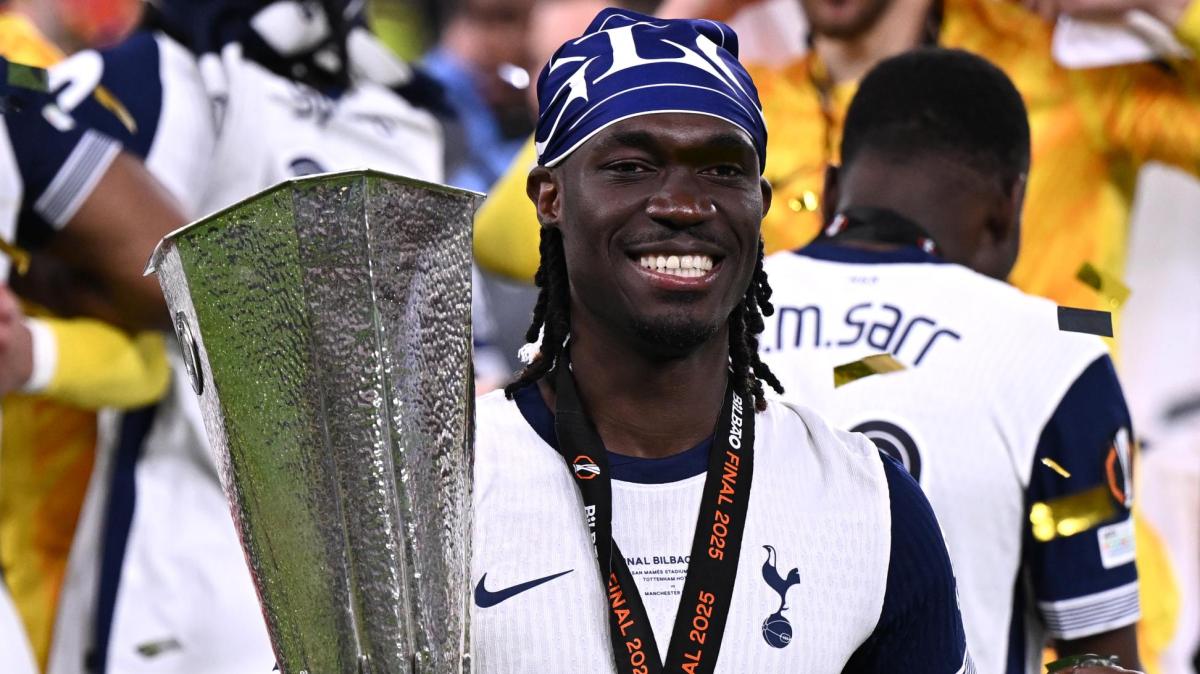 Foto di Bissouma in cui inala (ancora) gas esilarante: "Mi scuso con i tifosi del Tottenham"